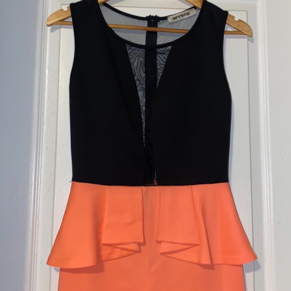 Cute black and peach peplum dress - Picture 3 of 3